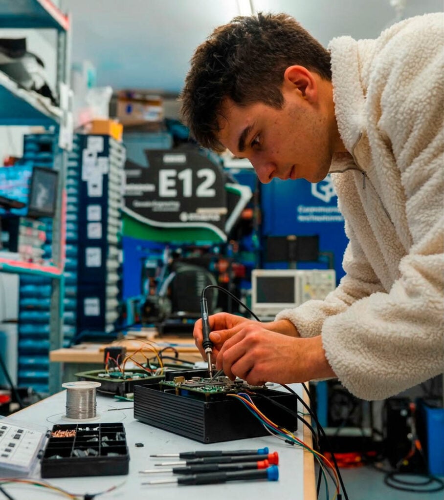 Student des Rennteams Stuttgart