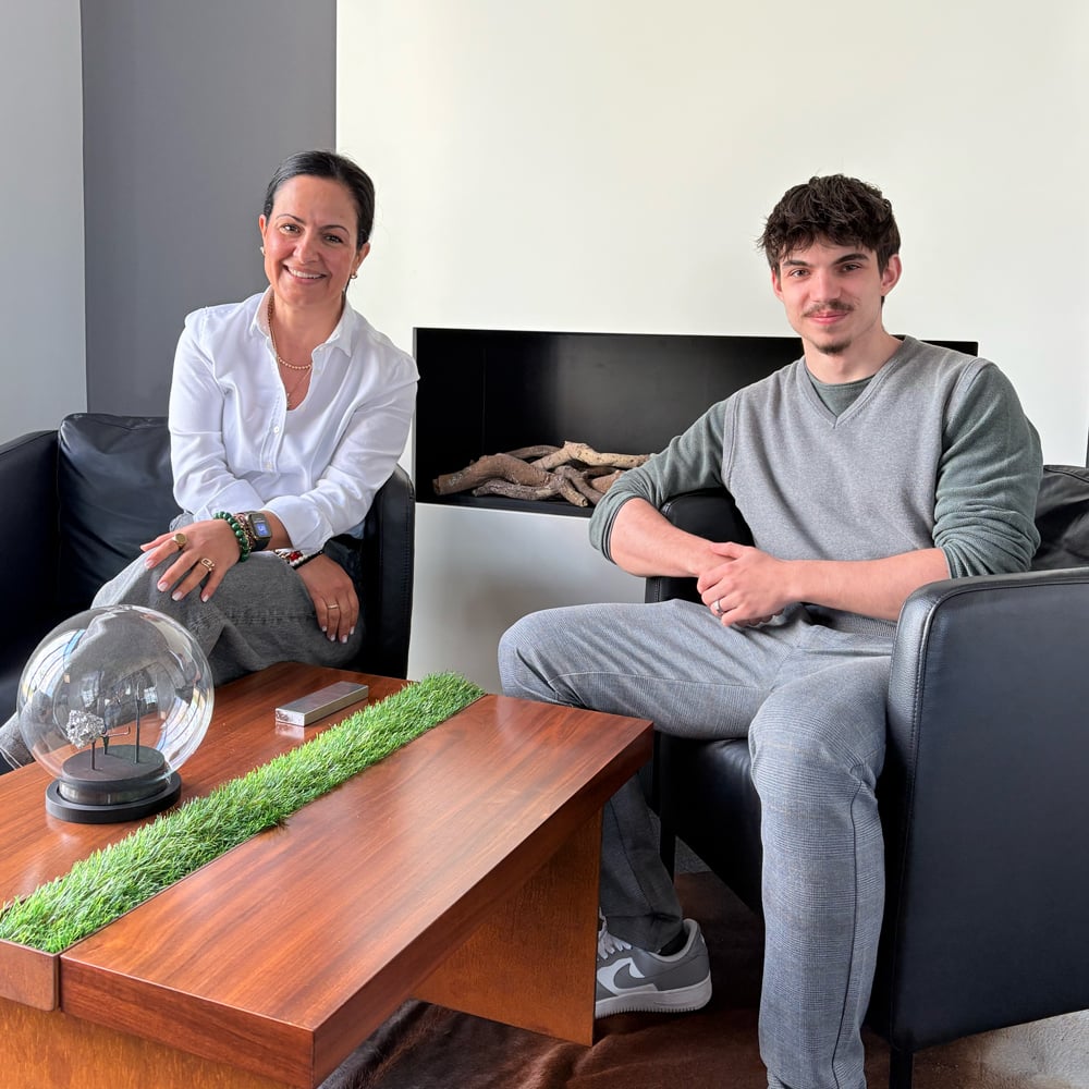 Nur H. Nezir, COO mit Praktikant Philippe