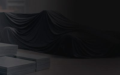 verhuellter Rennwagen